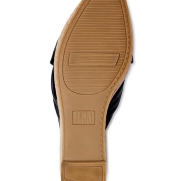 Time & Tru Wedges SZ 7 Black Sandals NWT - Picture 5 of 8